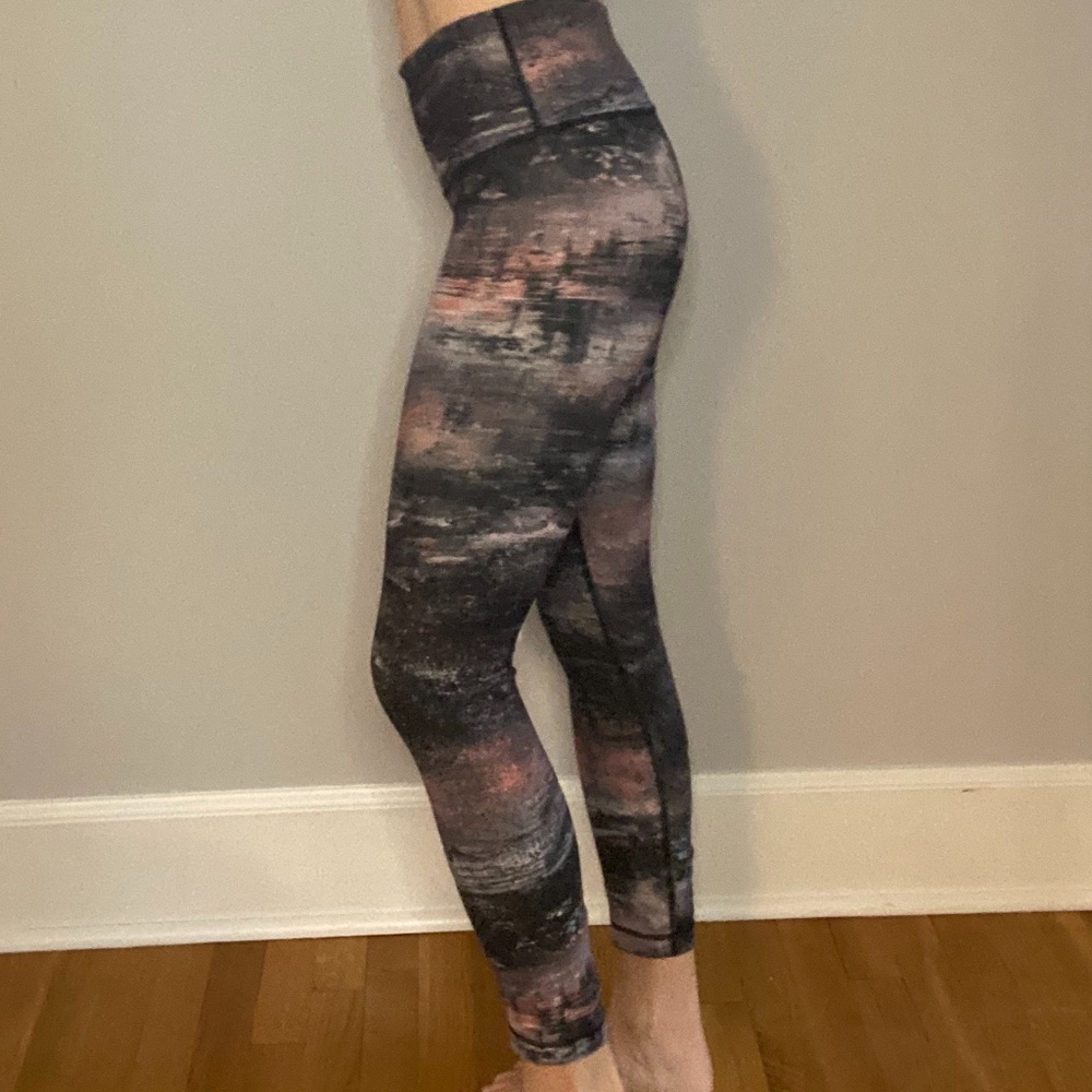 Lululemon High-Wasted Design Legging Size 6